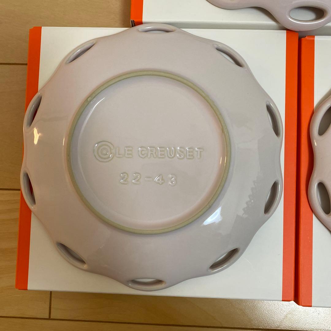 ルクルーゼ フルールレースプレート25cm.19cm3枚セット新品箱付き