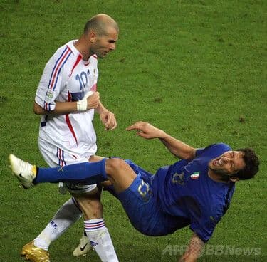 【新品タグ付き】フランス代表/ジネディーヌ・ジダン/A/2006W杯頭突きモデル