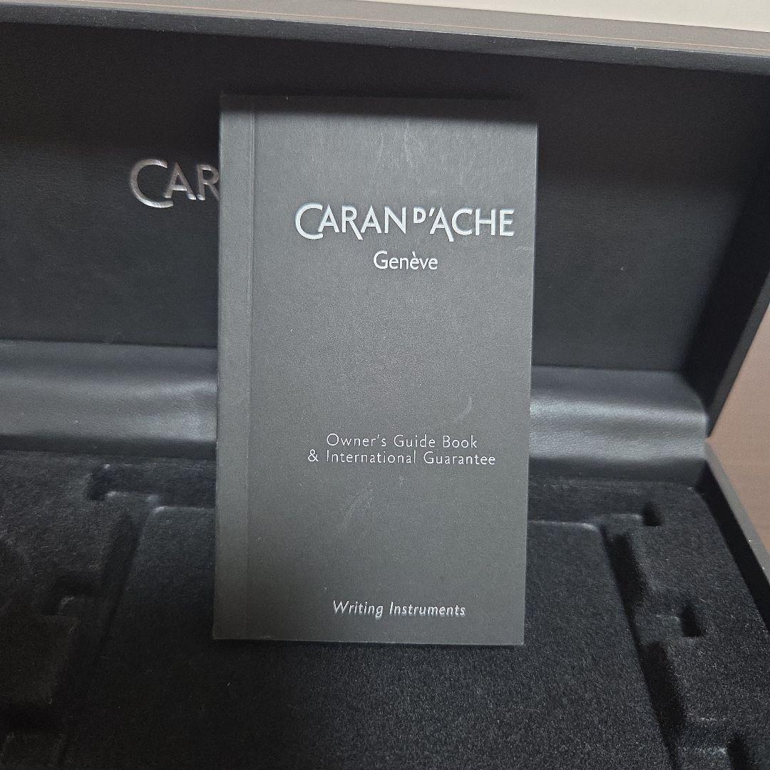 CARANDACHE 装飾的なシルバーのボールペン