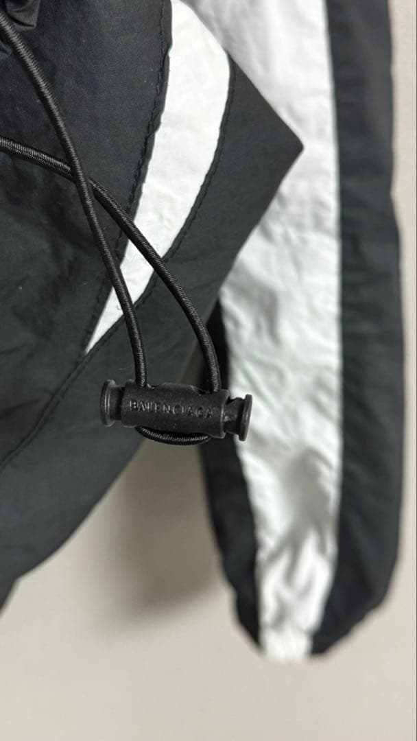 BALENCIAGA サッカーナイロンウィンドブレーカー