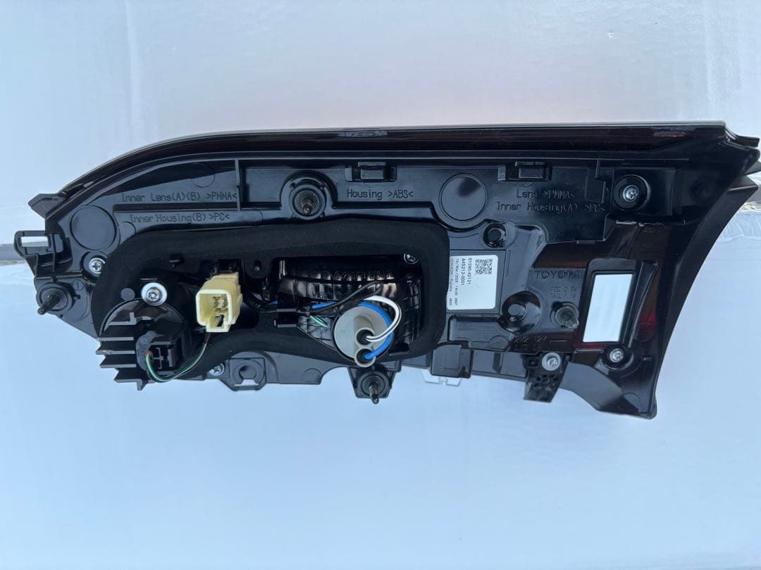 トヨタRAV4 MXAA54 純正テールランプ