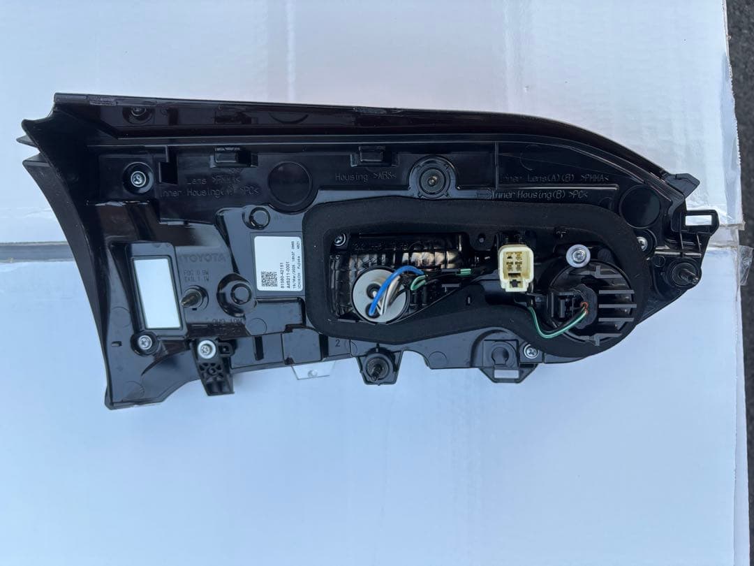 トヨタRAV4 MXAA54 純正テールランプ