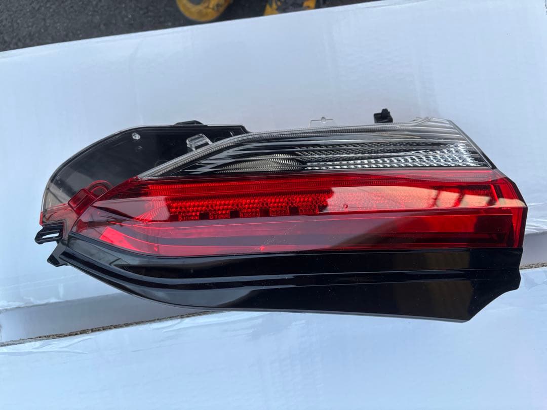 トヨタRAV4 MXAA54 純正テールランプ