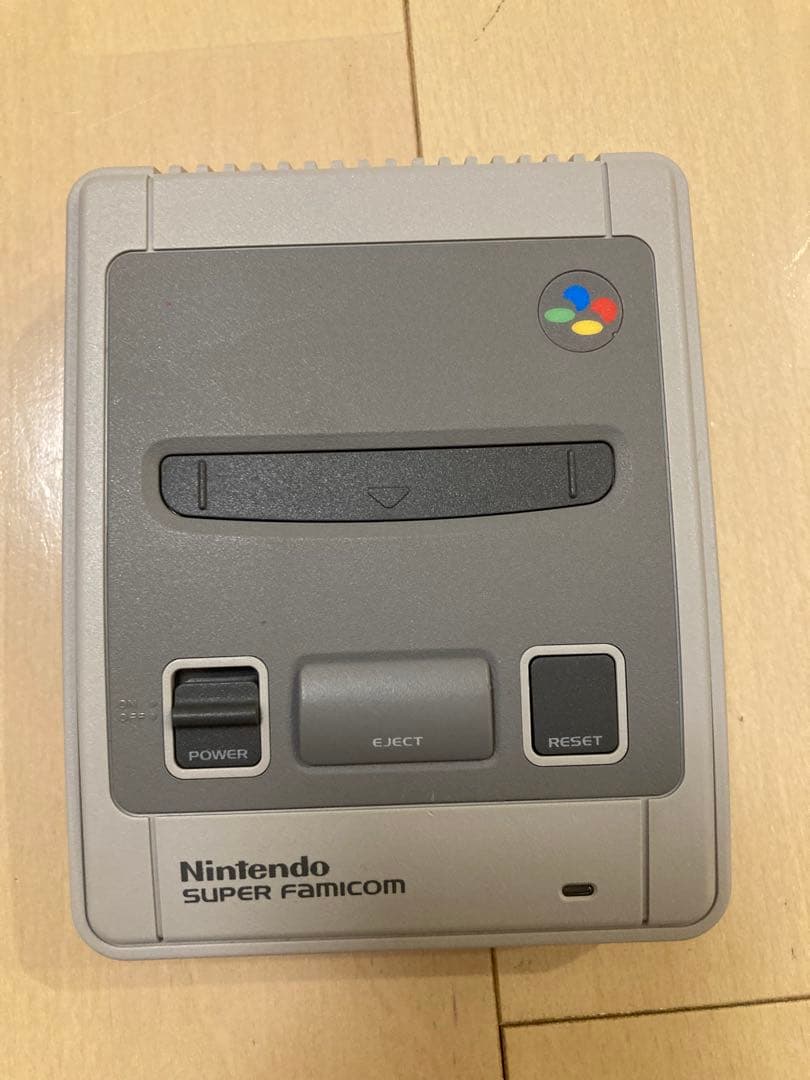 ニンテンドークラシックミニ　スーパーファミコン本体とコントローラー2個