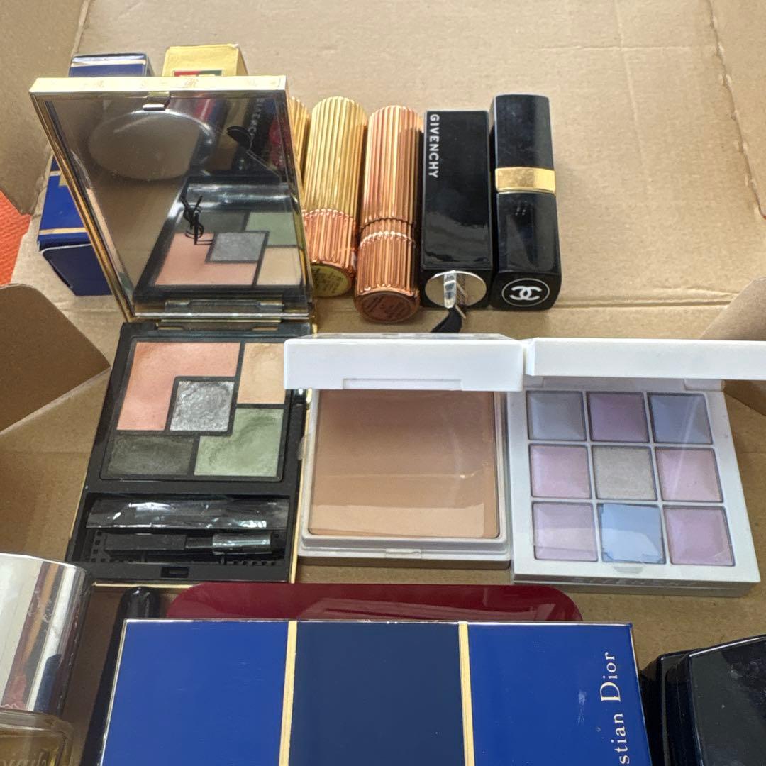 デパコスおまとめ　未使用品と中古が21点混ざっておりす。かなりお得です！
