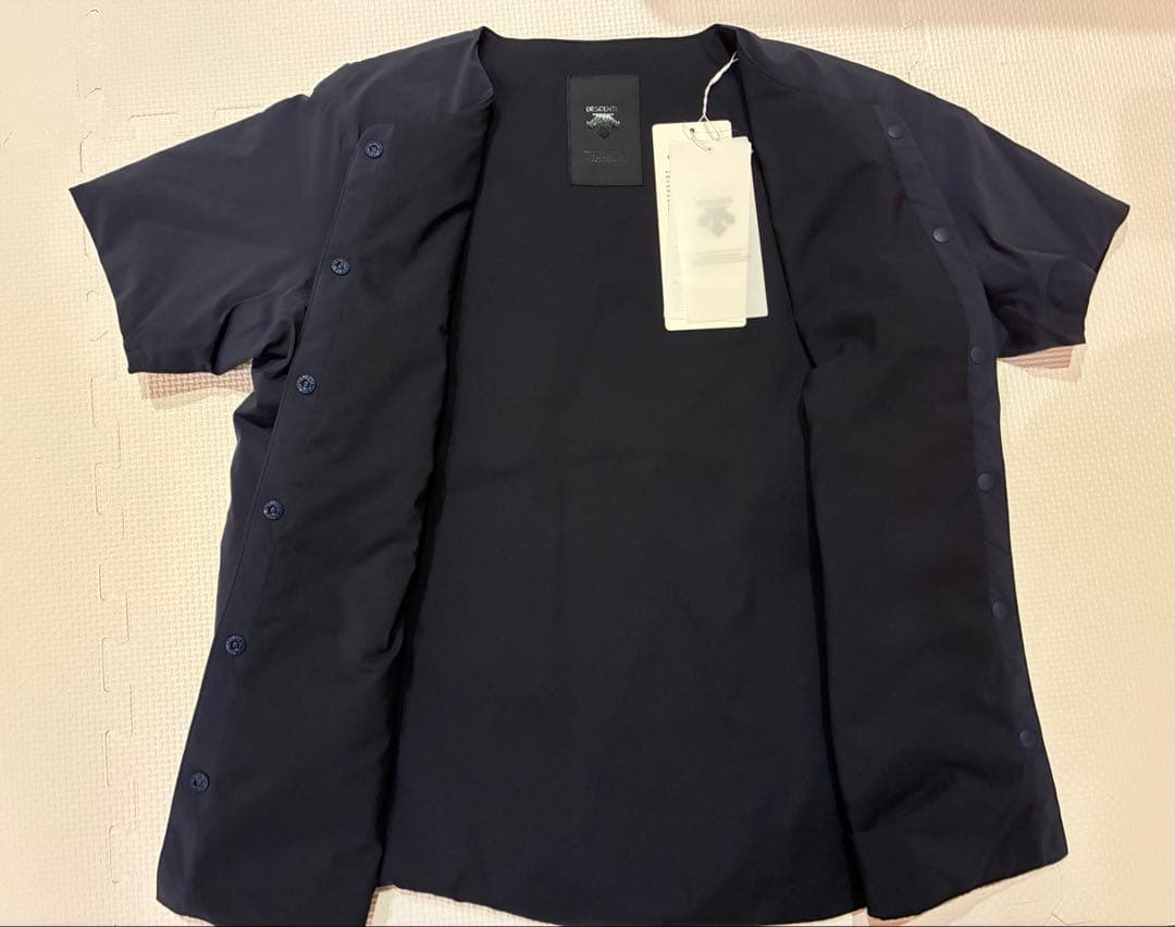 【新品未使用】DESCENTE ネイビー ハーブスリーブシャツ