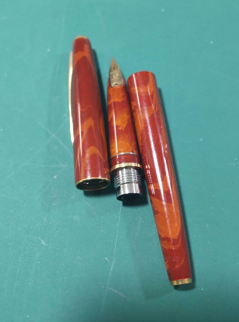 パイロット マーブル模様の万年筆 18K 金