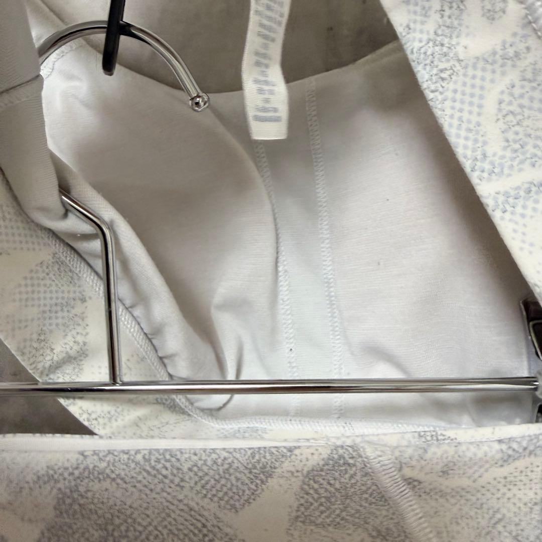 # Lululemon ルルレモン　ヨガウェアセット クロスストラップ　上下