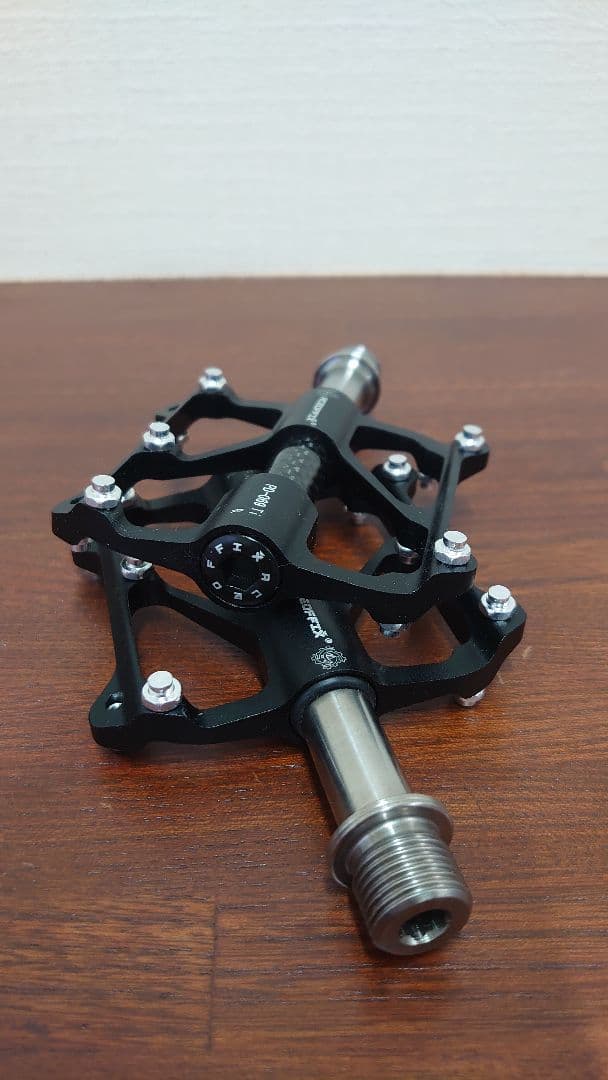 軽量 約165ｇ フラットペダル チタンシャフト ブラック