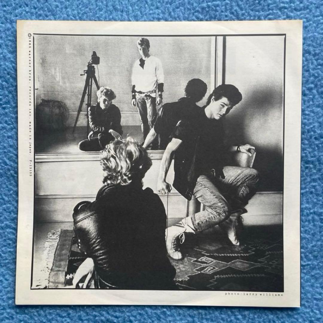 a-ha「ハンティング・ハイ・アンド・ロウ」「ルージング・ユー」レコード2枚。