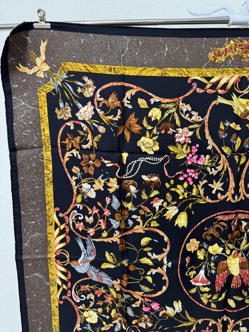 HERMES エルメス スカーフ 「東洋の石と西洋の石細工」