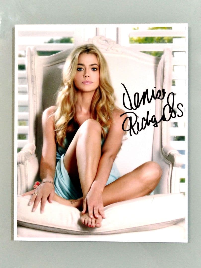 デニス・リチャーズ直筆サイン入り大型写真…Denise Richards