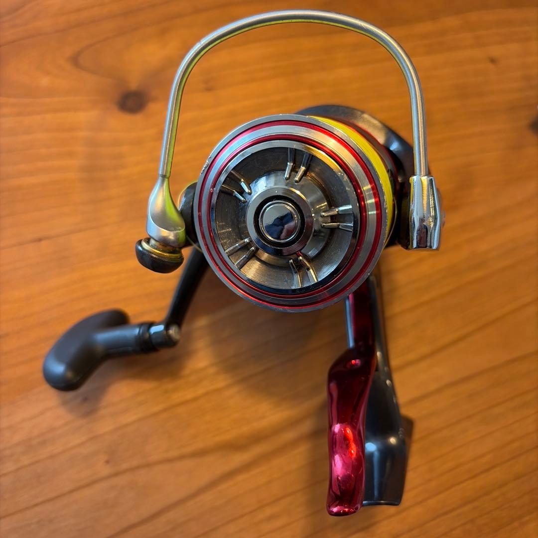 DAIWA スピニングリール １０プレイソ　２５００ＬＢ