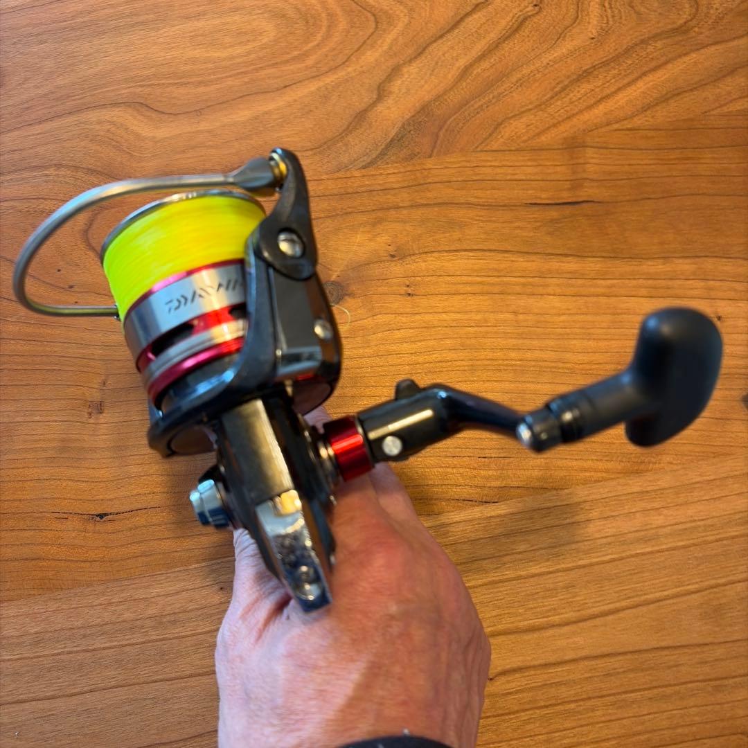 DAIWA スピニングリール １０プレイソ　２５００ＬＢ