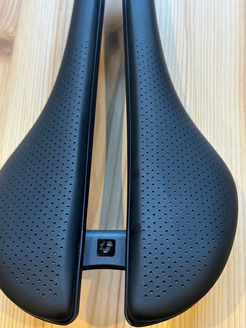Bontrager Aeolus Pro サドル 25 0mm x 145mm