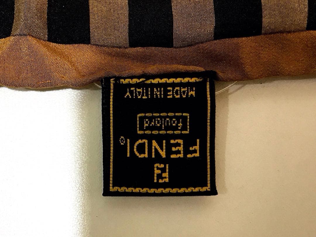 FENDI シルク100 大判　スカーフ　88cm x 88cm