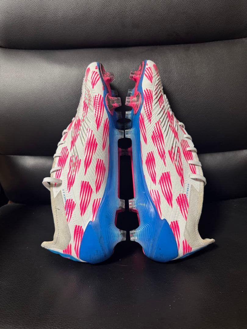 adidas サッカーシューズ ホワイト/ピンク/ブルー