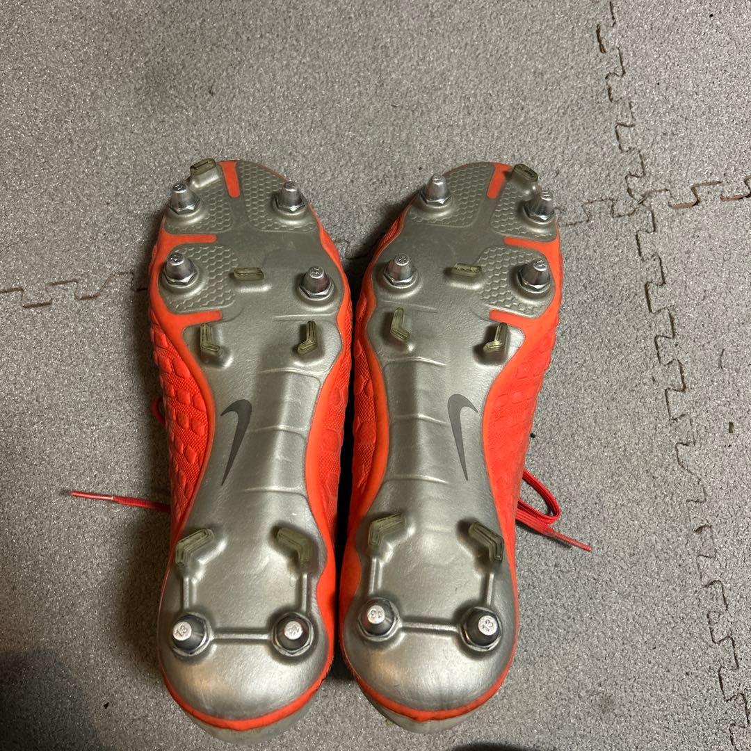 Nike スパイクシューズ 赤と灰色