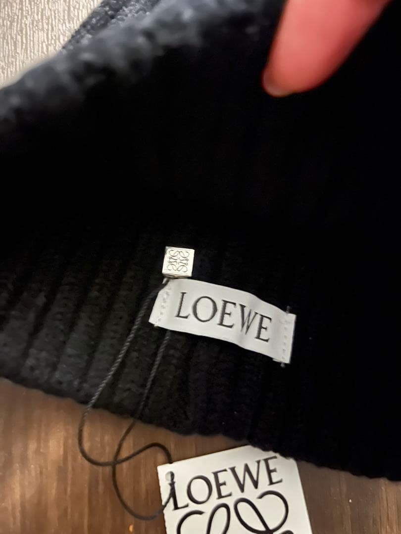 LOEWE ブラック ビーニー ニット帽ノベルティです。
