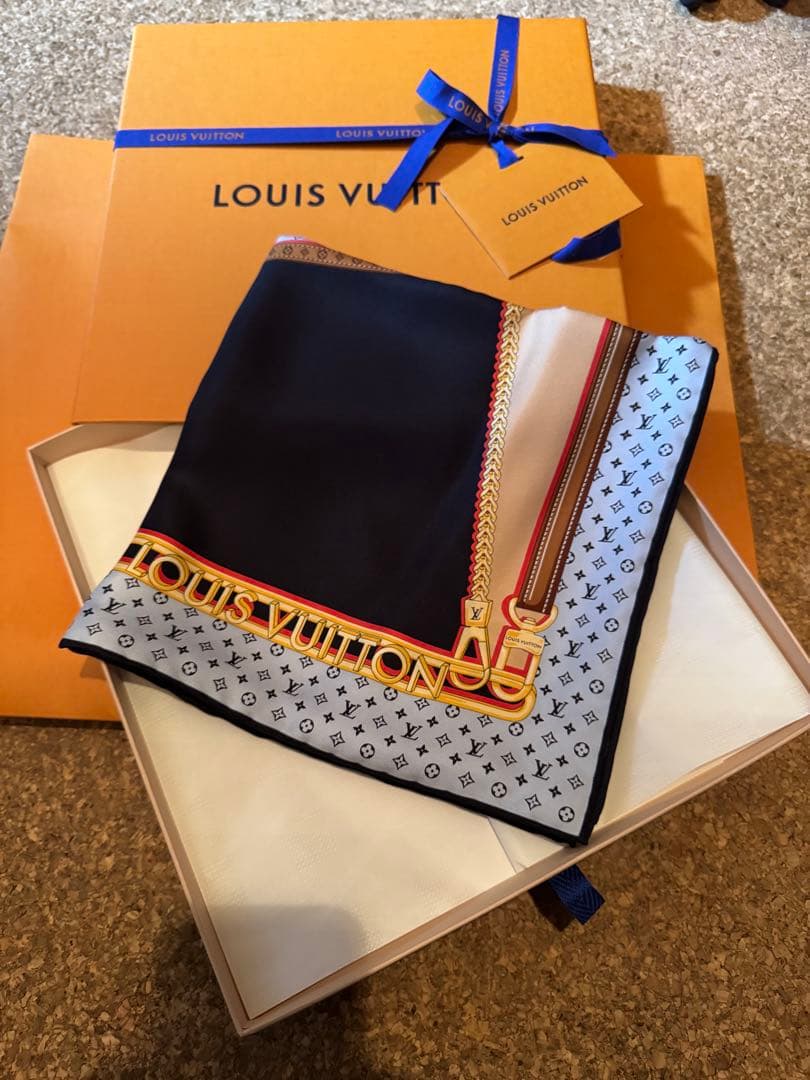 LOUIS VUITTONスカーフ