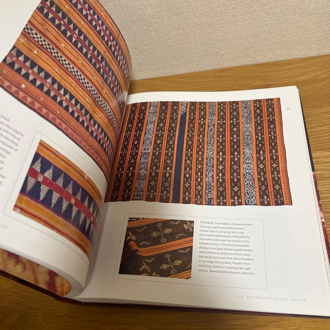 インドネシア　バティック布　本　FLOATING THREADS