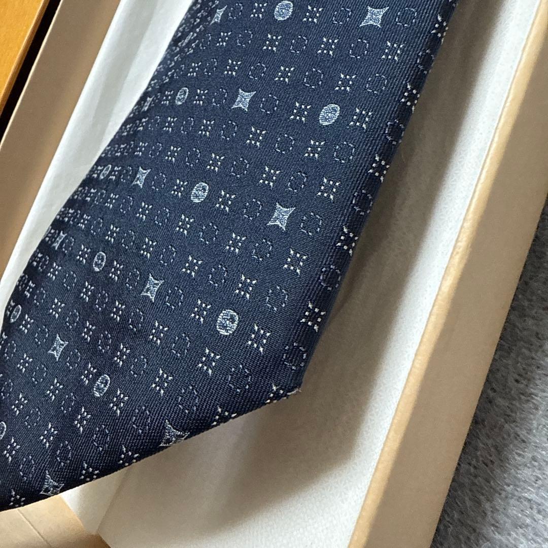 LV ルイ・ヴィトン　ネクタイ　紺　モノグラム　シルクジャガード