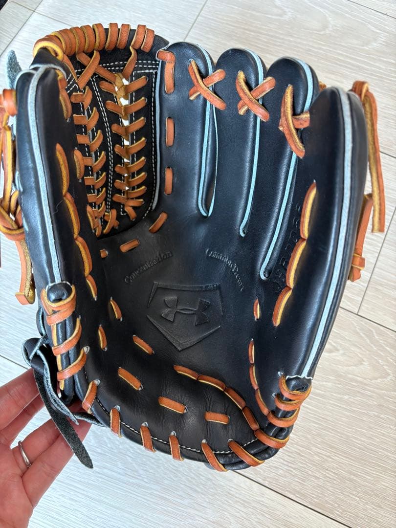 UNDER ARMOUR 硬式グローブ SGR6K ブラック QBB0086