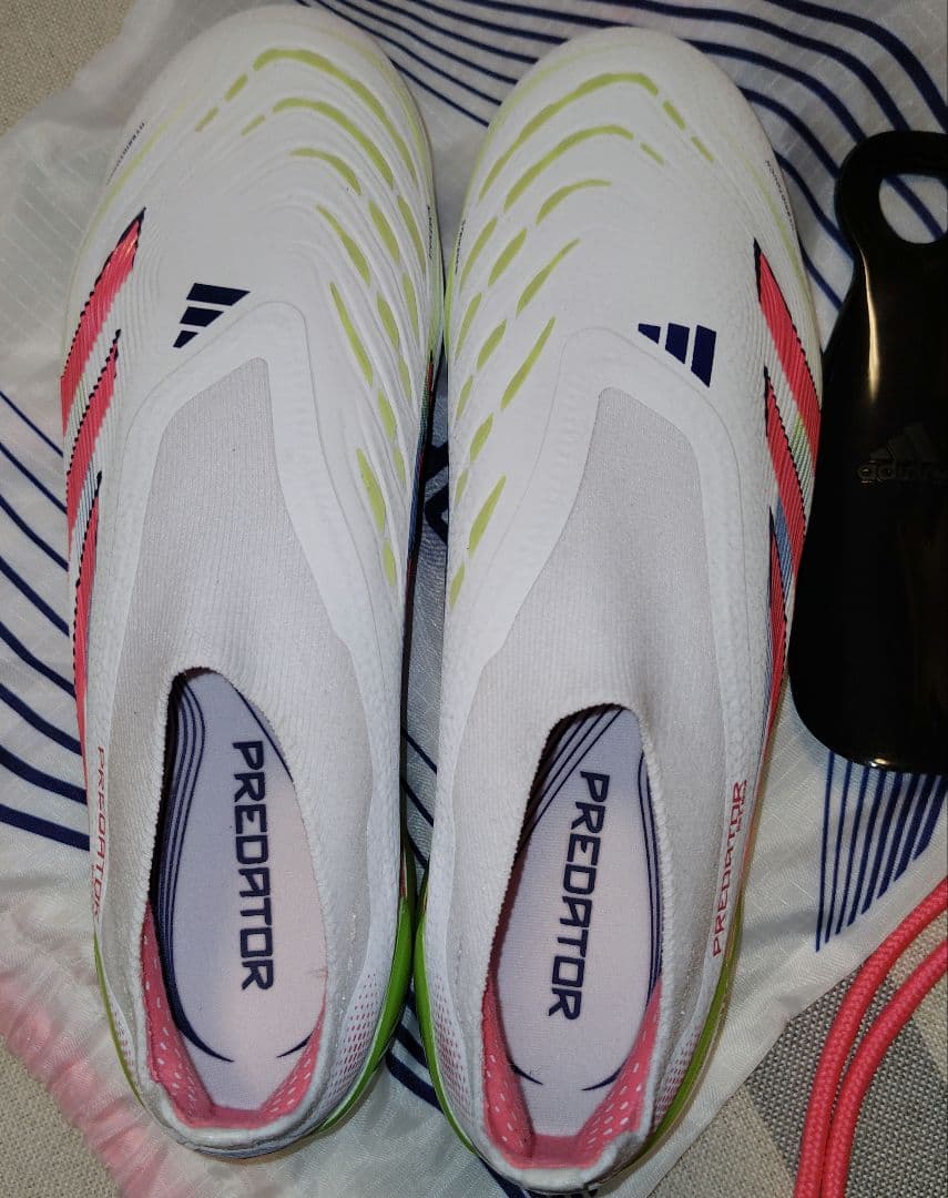 adidas Predatorアディダスプレデター レースレスFG25.5cm