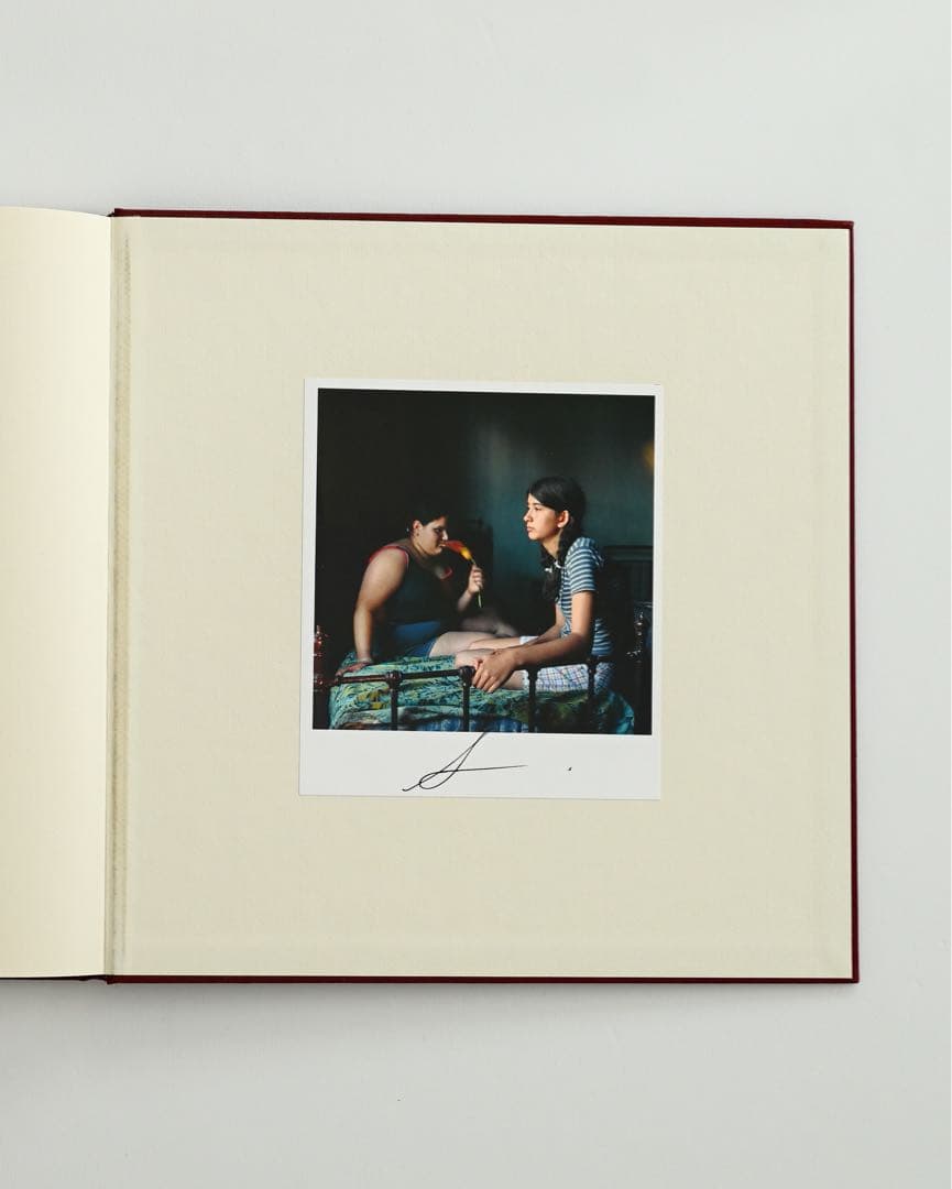 サイン入りAlessandra Sanguinetti写真集