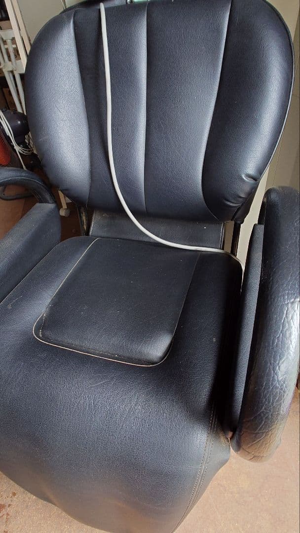 美容室 電動シャンプーチェア 黒 合成皮革