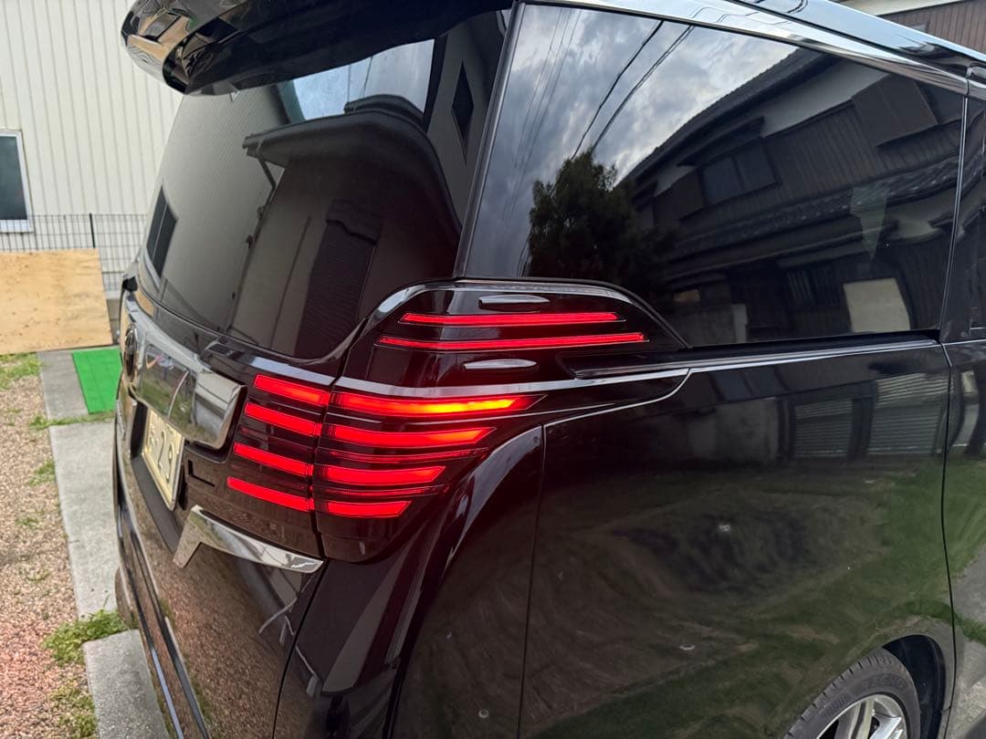 VELLFIRE 30系前期　ヴァレンティテールランプ