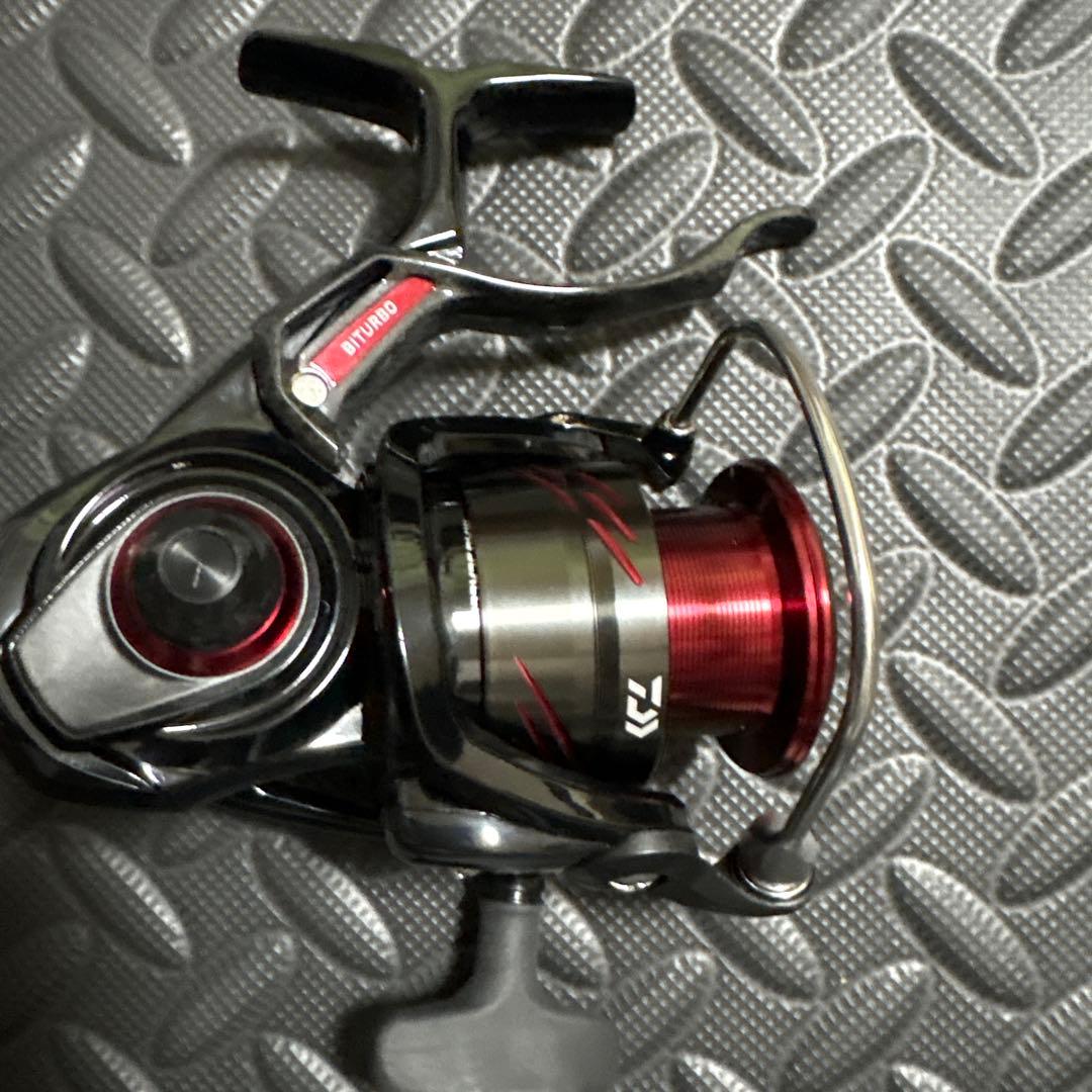 美品 DAIWA 23CYGNUS 2500XH-LBD スピニングリール