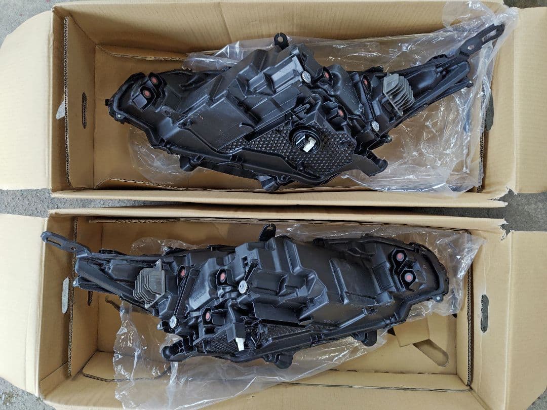 FINGAZZさん依頼分８０ハリアー ヘッドライト　MXUA80　トヨタ