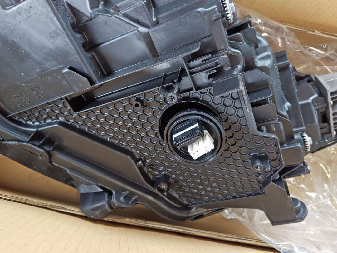 FINGAZZさん依頼分８０ハリアー ヘッドライト　MXUA80　トヨタ