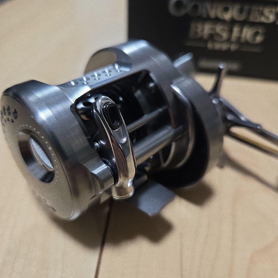 SHIMANO 17カルカッタコンクエストBFS HG（左） シマノ