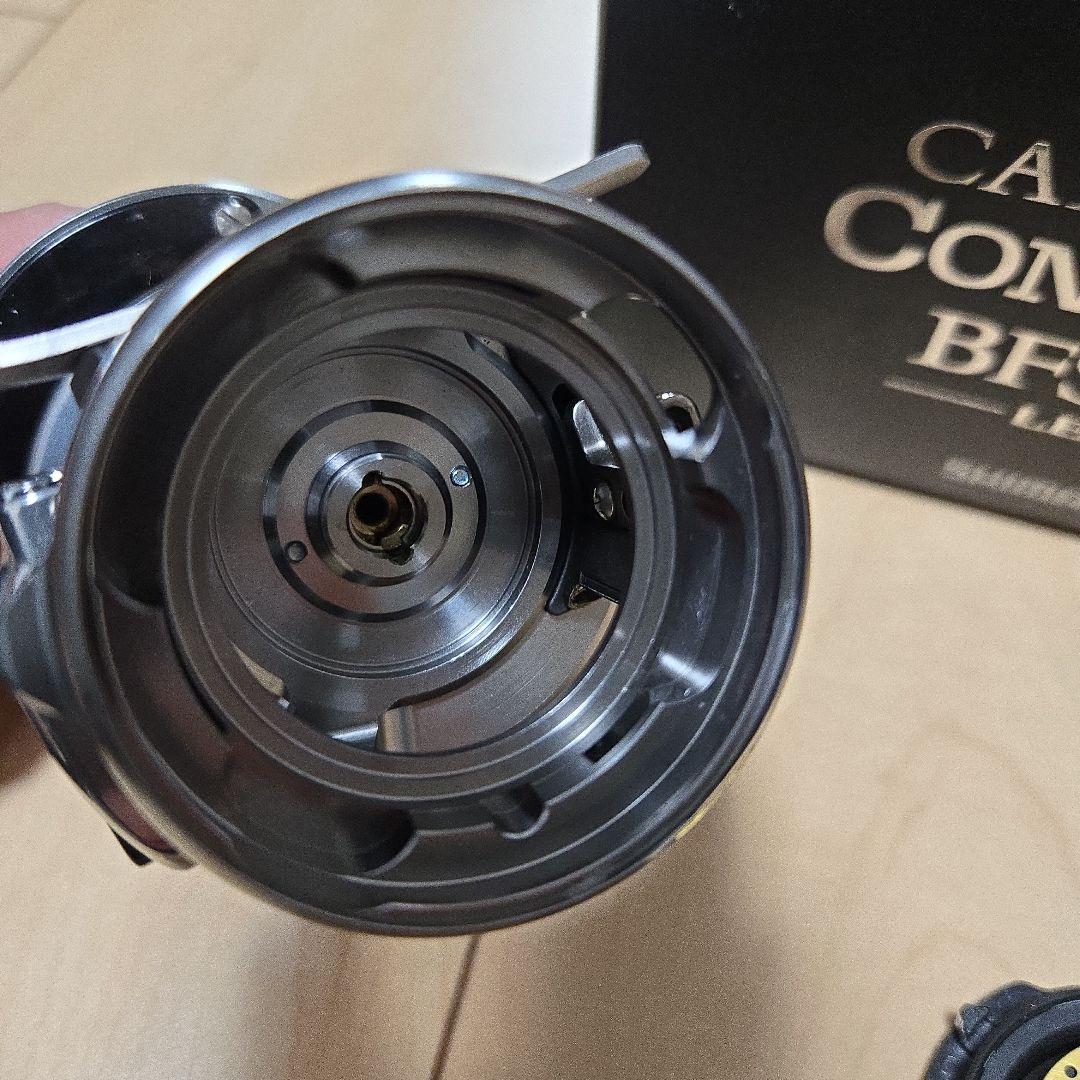 SHIMANO 17カルカッタコンクエストBFS HG（左） シマノ