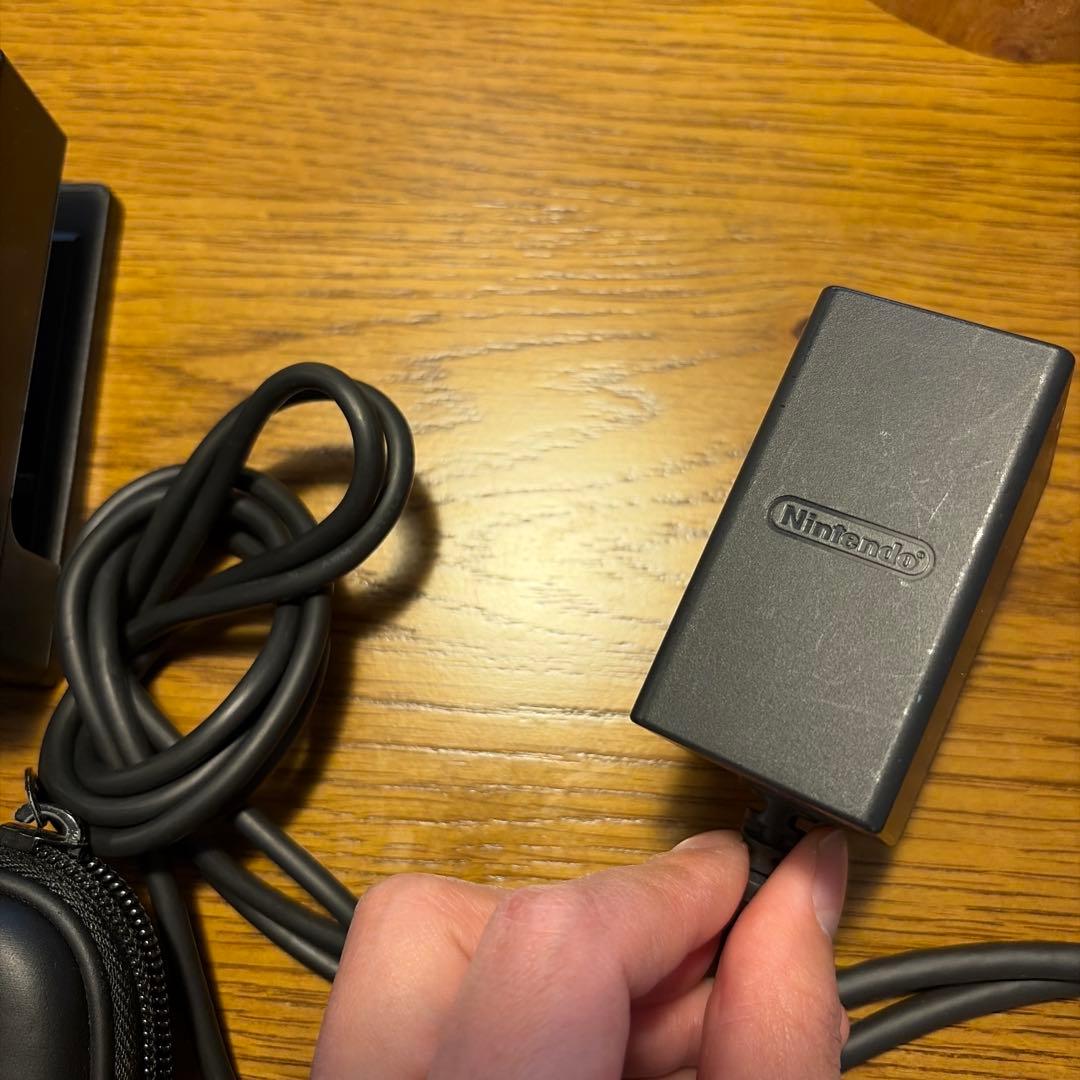 Nintendo Switch 本体 + Joy-Conコントローラー＋ケース付