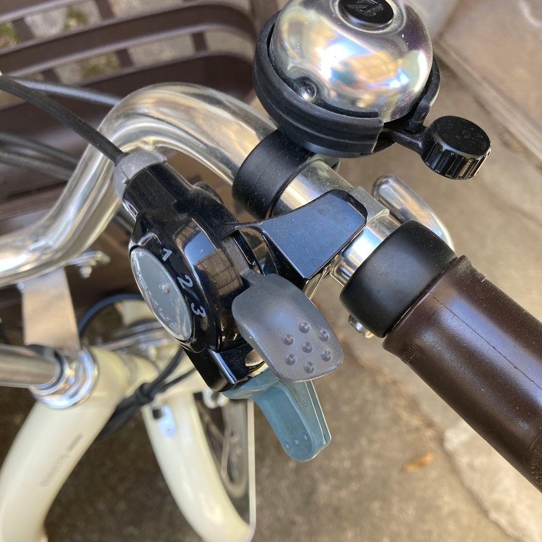 クリーム色 三輪電動アシスト自転車
