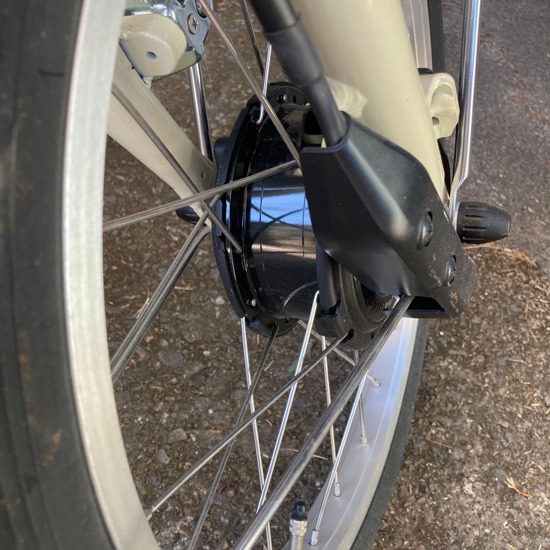 クリーム色 三輪電動アシスト自転車