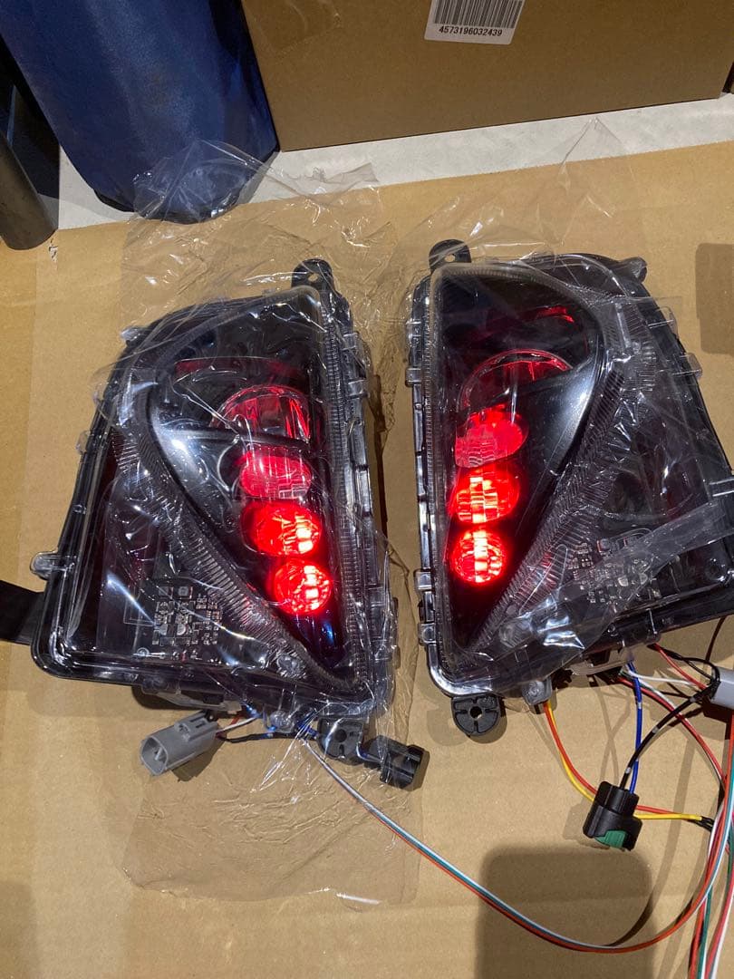 【即納】50プリウス　3連RGB バルブ交換式　H8H11H16バルブ対応