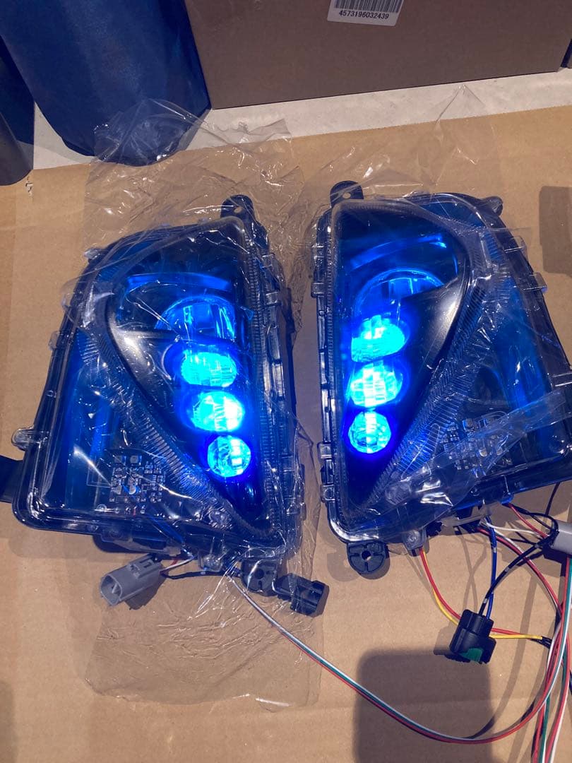 【即納】50プリウス　3連RGB バルブ交換式　H8H11H16バルブ対応