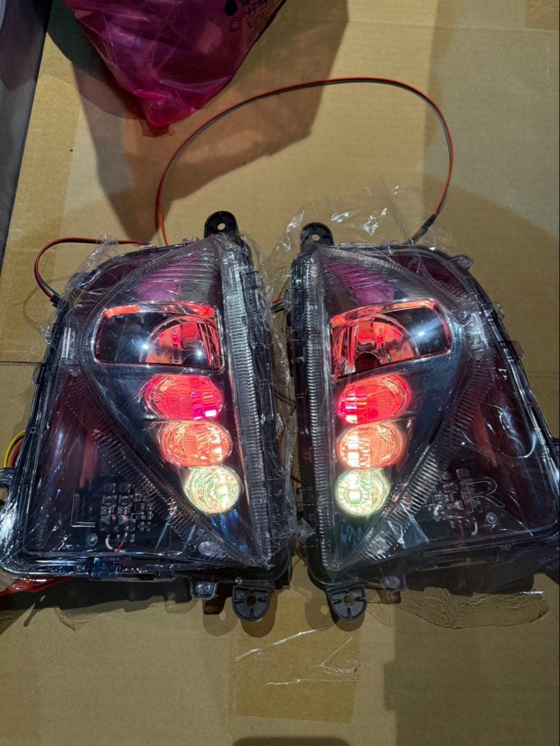 【即納】50プリウス　3連RGB バルブ交換式　H8H11H16バルブ対応