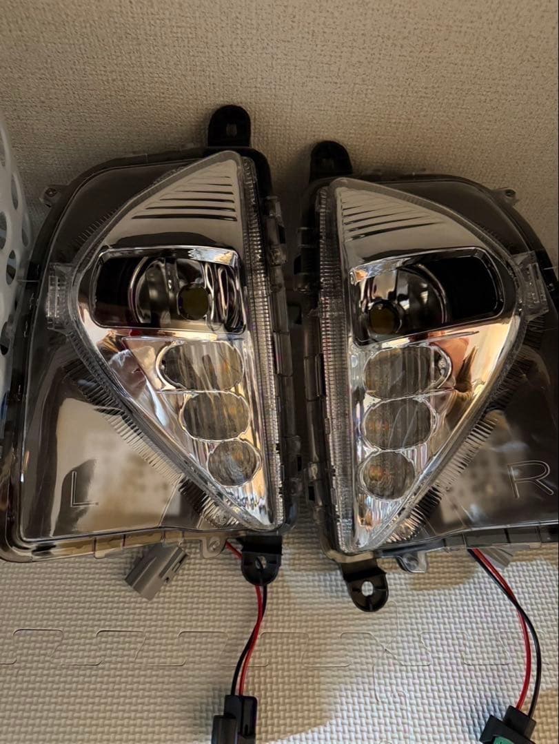 【即納】50プリウス　3連RGB バルブ交換式　H8H11H16バルブ対応