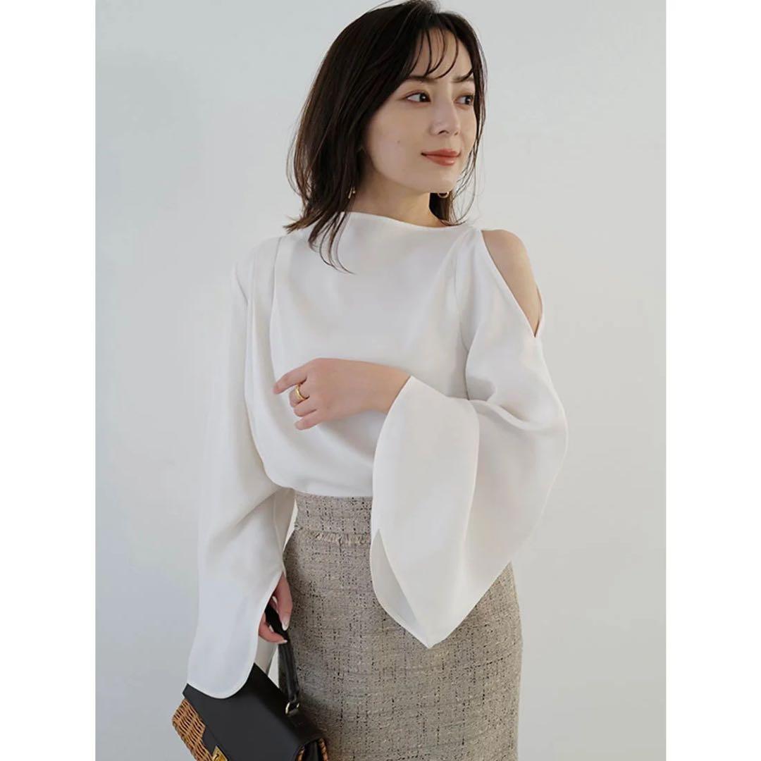 anuans アシメネックサテンブラウス （WHITE）