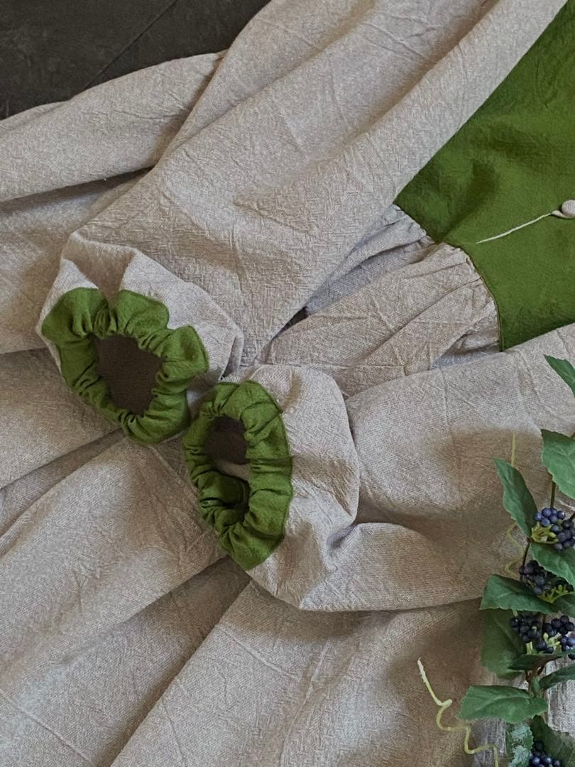 handmade＊月のツバメ・生成りと緑色のナチュラルなワンピース