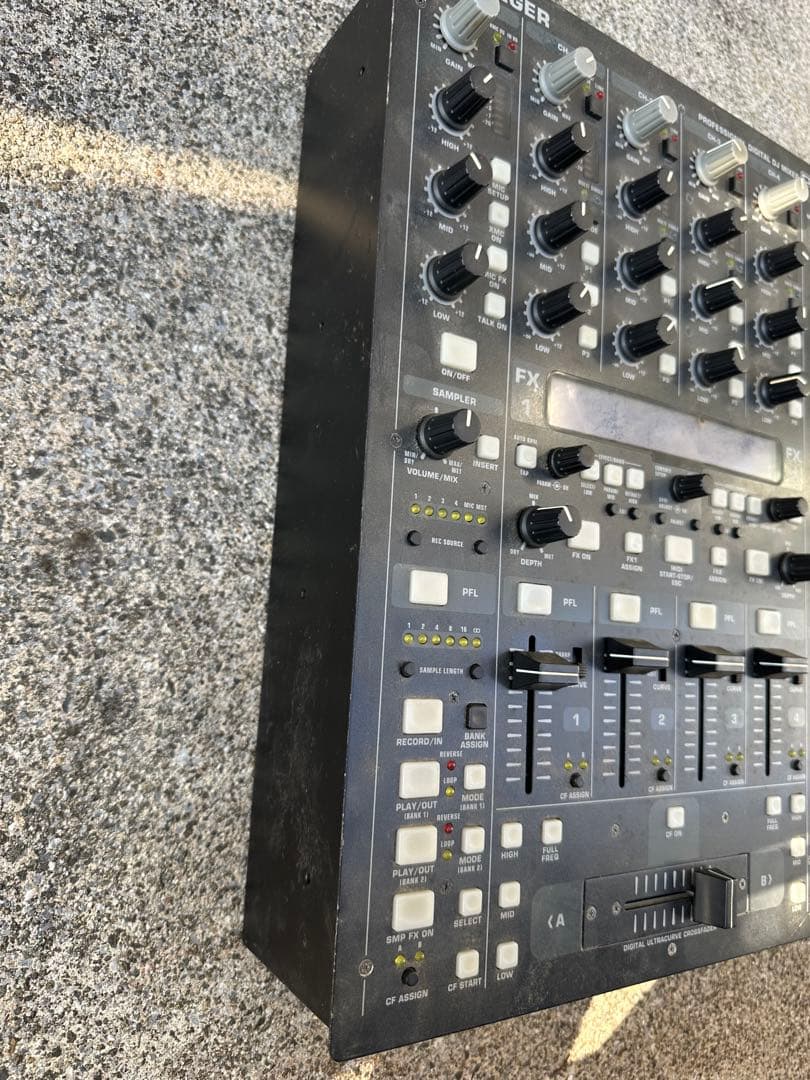 BEHRINGER / DDM4000 DJミキサー