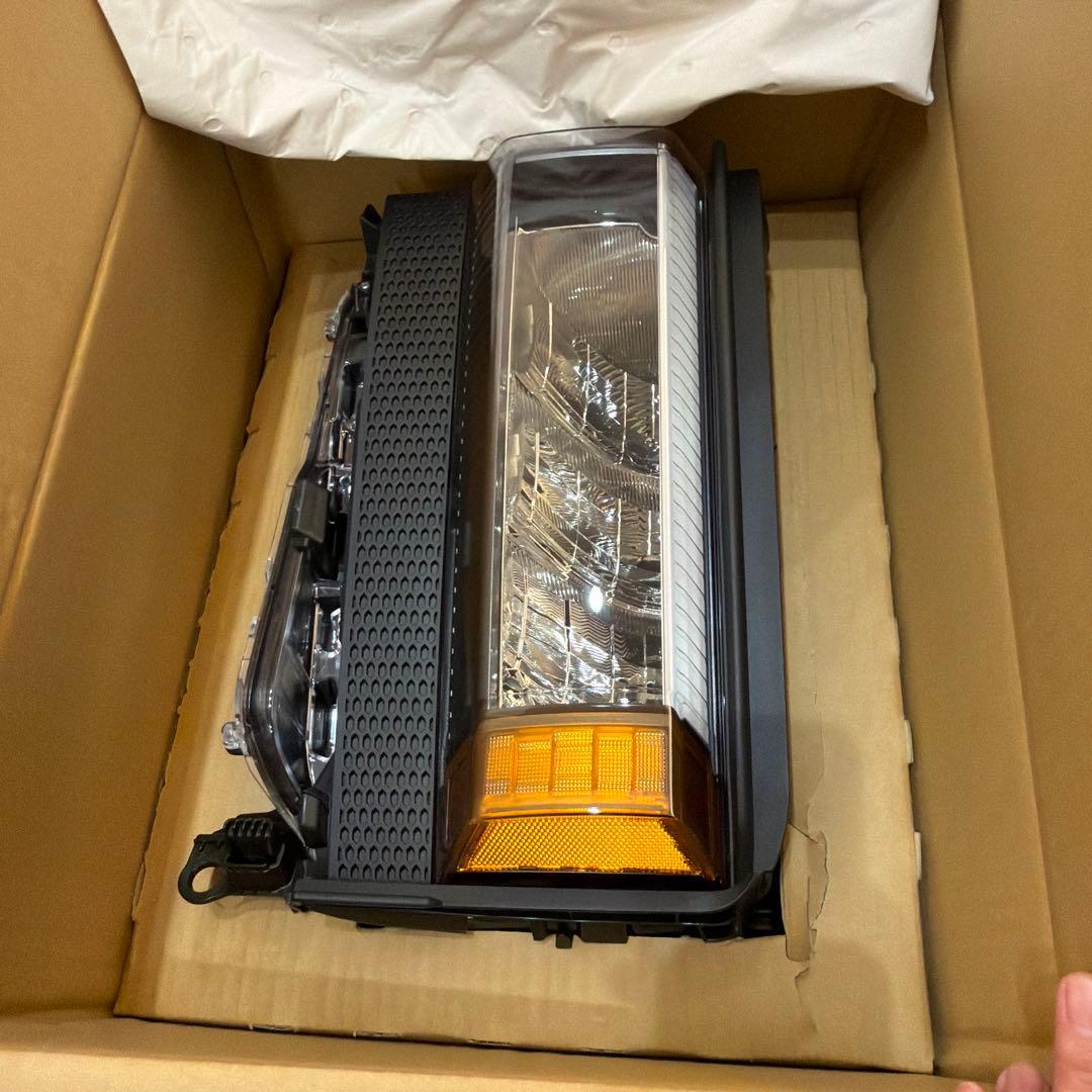 ラウンドクルーザー ランクル250VX 純正 LEDヘッドライト 未使用