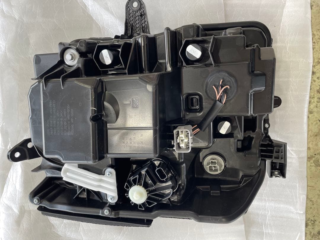 y*y様 スズキ エブリイワゴンPZターボ 新車外し 左ヘッドライト