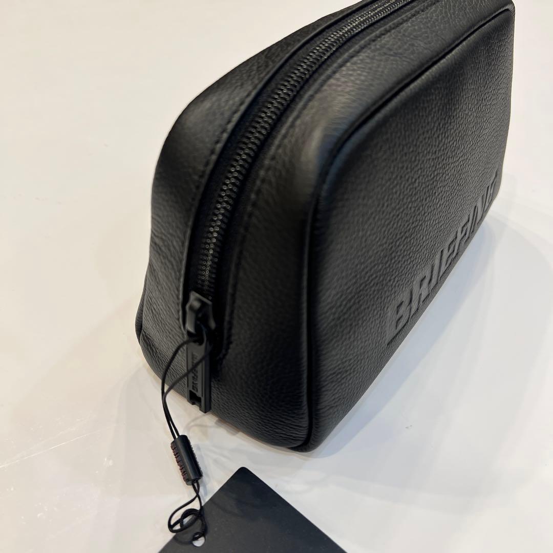 入手困難　新品　未使用　BRIEFING 本革　レザー　ラウンド　ポーチM
