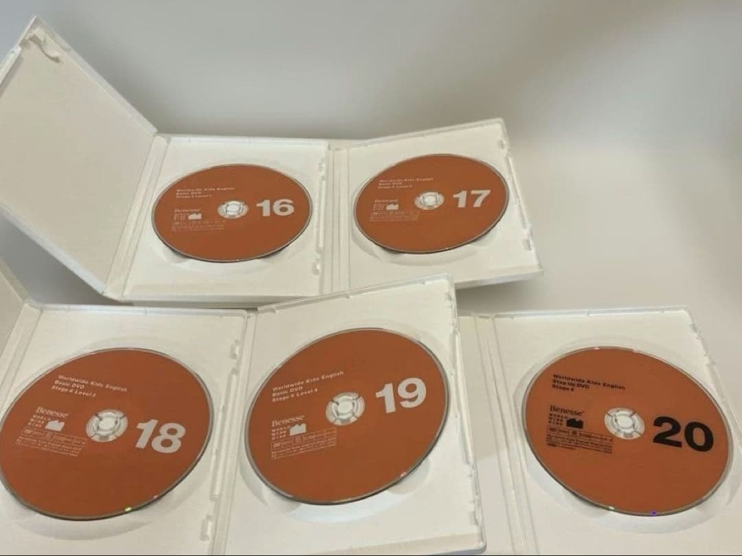 ワールドワイドキッズDVD24枚 ＆CD14枚まとめ売り